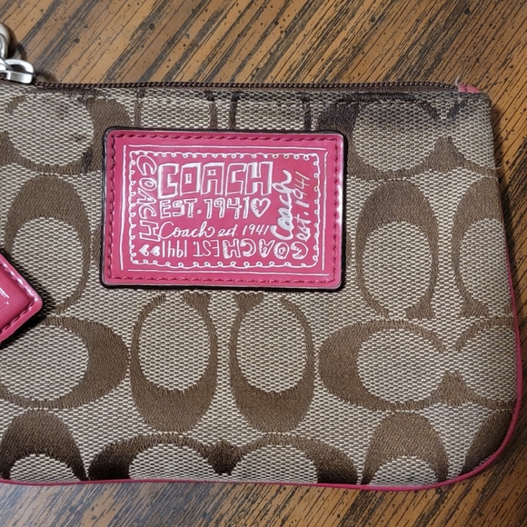 Authentic Coach Poppy Logo Wristlet - Picture 10 of 11